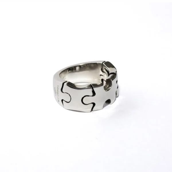 Chain Puzzle Ring indossato