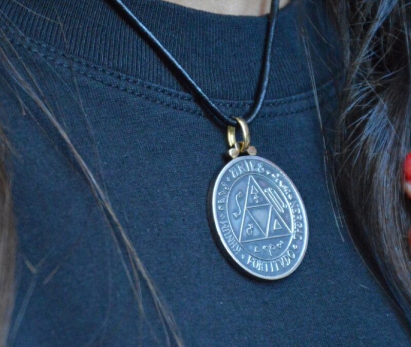 Scopri la bellezza delle collane: stili, tendenze e simboli