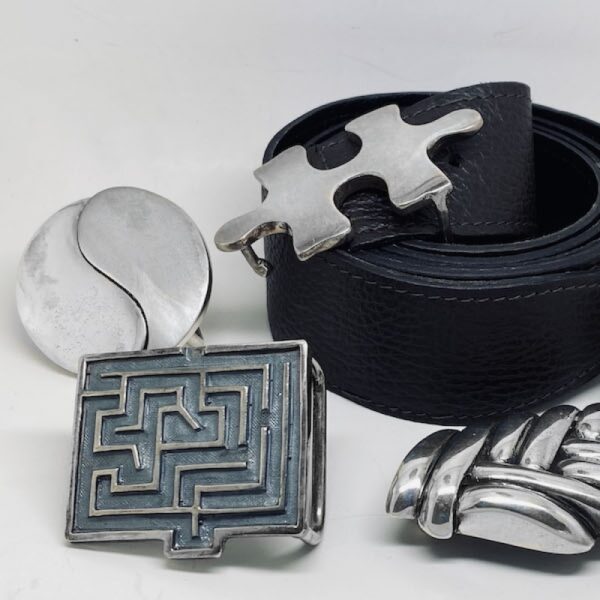 Cinta 'Punaises' indossato