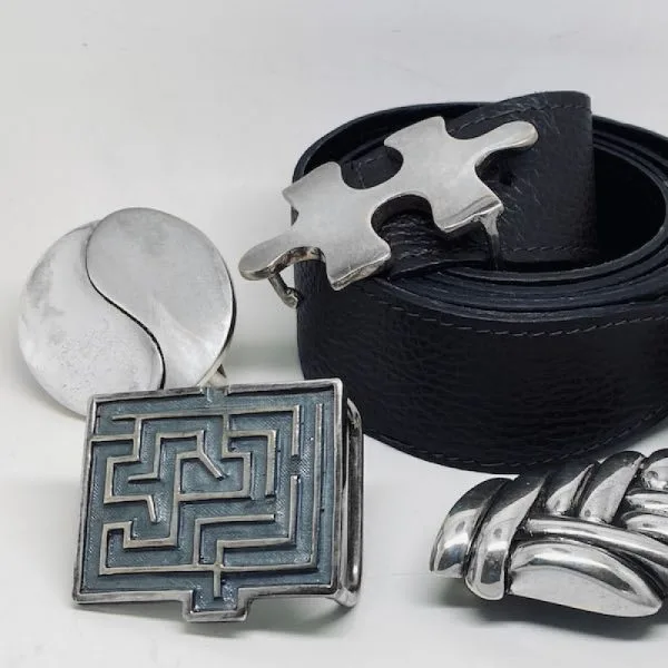 Cinta 'Punaises' indossato